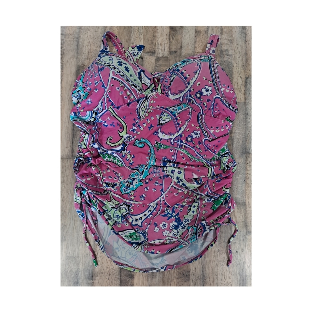 Lane Bryant  plus size 26  Tankini top, pink paisley, built in bra, side rouchin